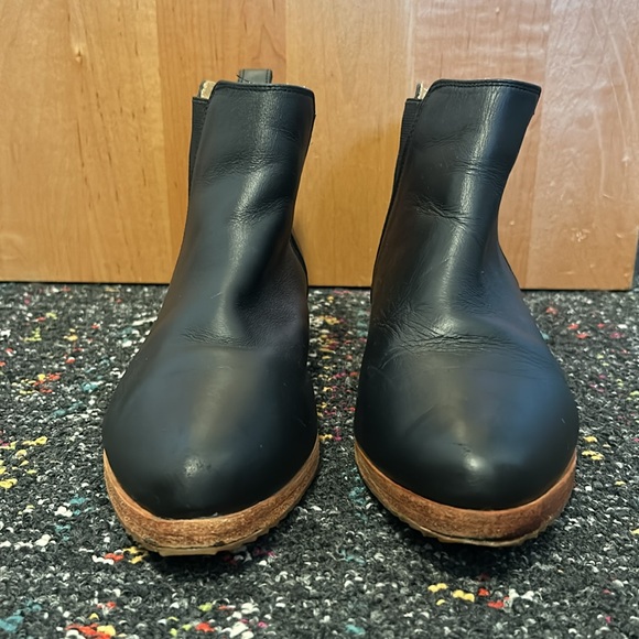 Nisolo Everyday Chelsea Ankle Pull On Booties black leather size 8 - Picture 4 of 8